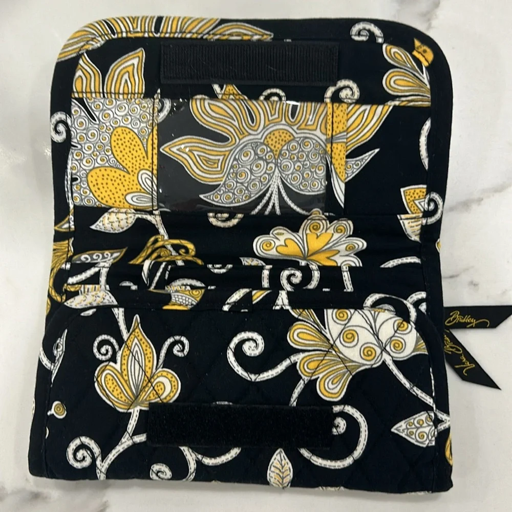 Vera Bradley Tri-Fold Wallet in Retired Yellow Bird Pattern.‎ - Picture 3 of 10